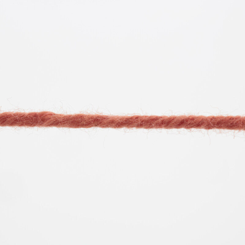 Lang Yarns Oceania – 50g / 140m – Tomato (0161) – yarn texture