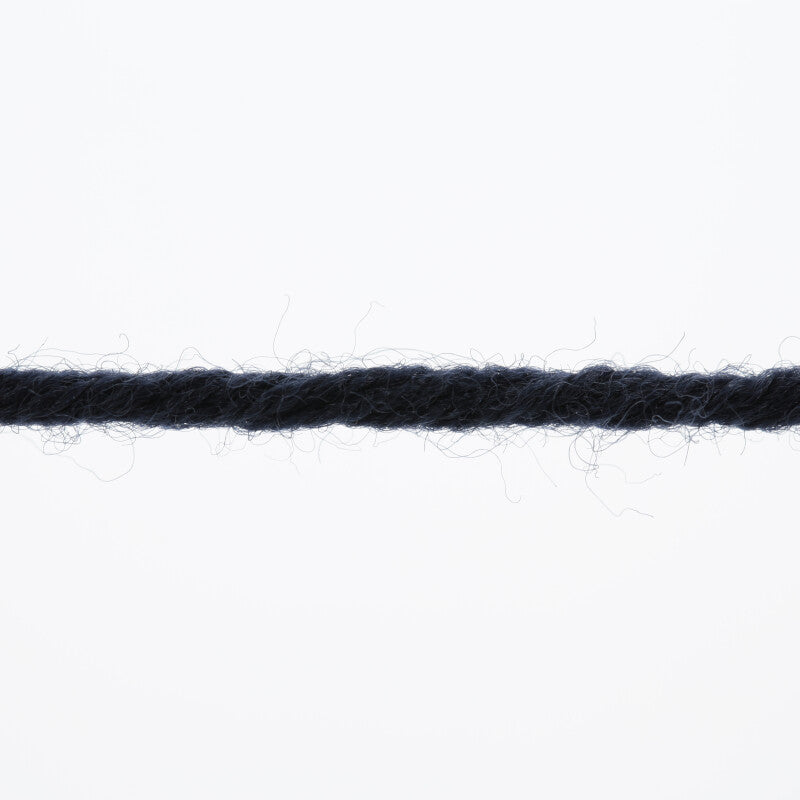 Lang Yarns Merino+ – 50g / 90m – Navy (0025) – yarn texture