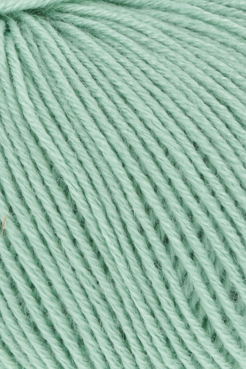 Lang Yarns Atlantis – 50g / 135m – Jade Light (0173) – detail