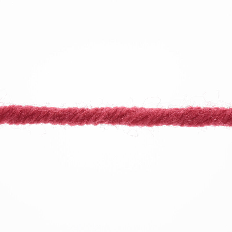 Lang Yarns Merino 70 – 50g / 70m – Red (0060) – yarn texture