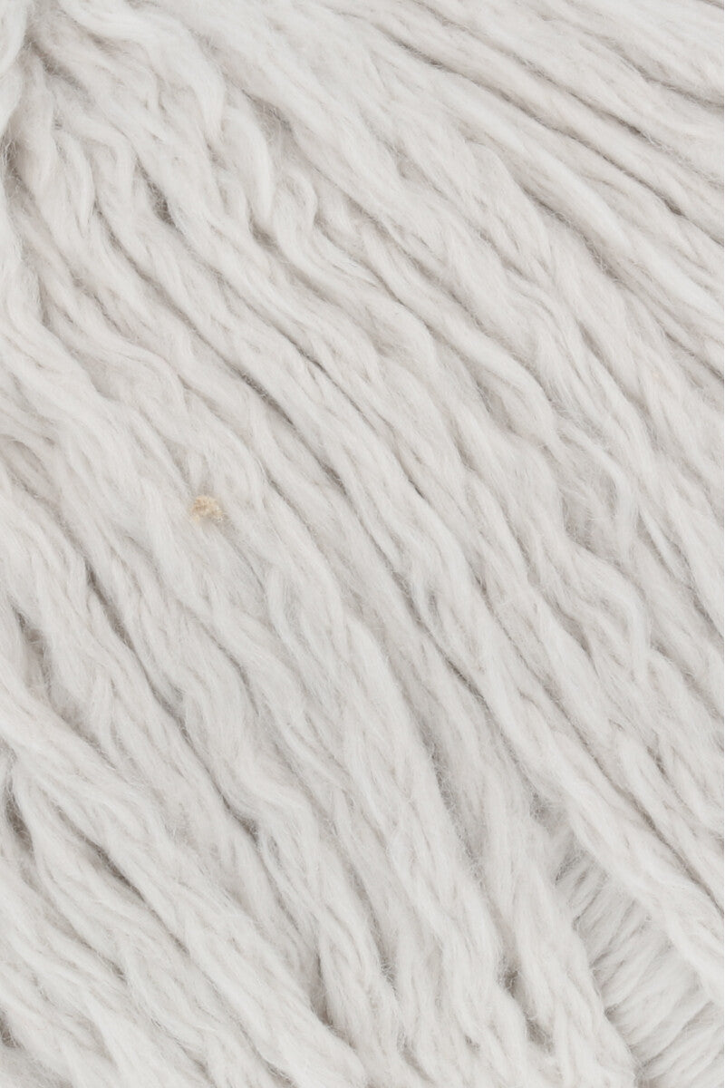 Lang Yarns Amira – 50g / 100m – Sand (0096) – detail
