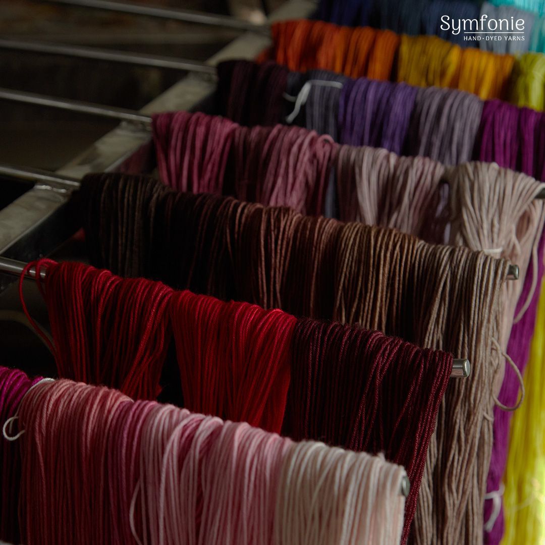 Symfonie VIVA Superwash Merino, variegated Valentine shade