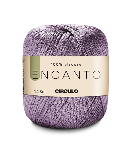 Circulo Encanto Viscose Yarn creating a smooth texture.