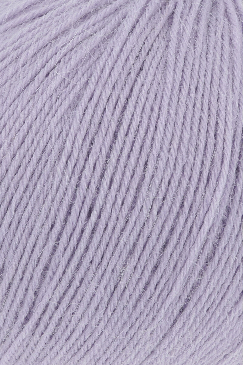 Lang Yarns Alpaca Soxx 4-ply Yarn, 390m / 100g – Light Lilac (0146), yarn texture