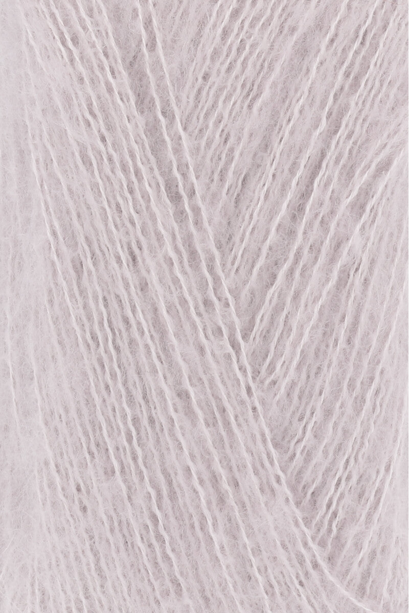 Lang Yarns Cashmere Dreams Yarn, 290m / 25g – Rose (0009), yarn texture