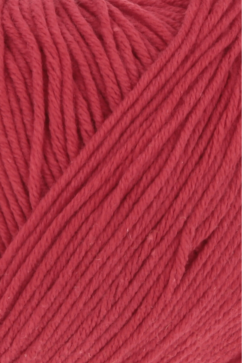 Lang Yarns Oceania – 50g / 140m – Red (0060) – detail
