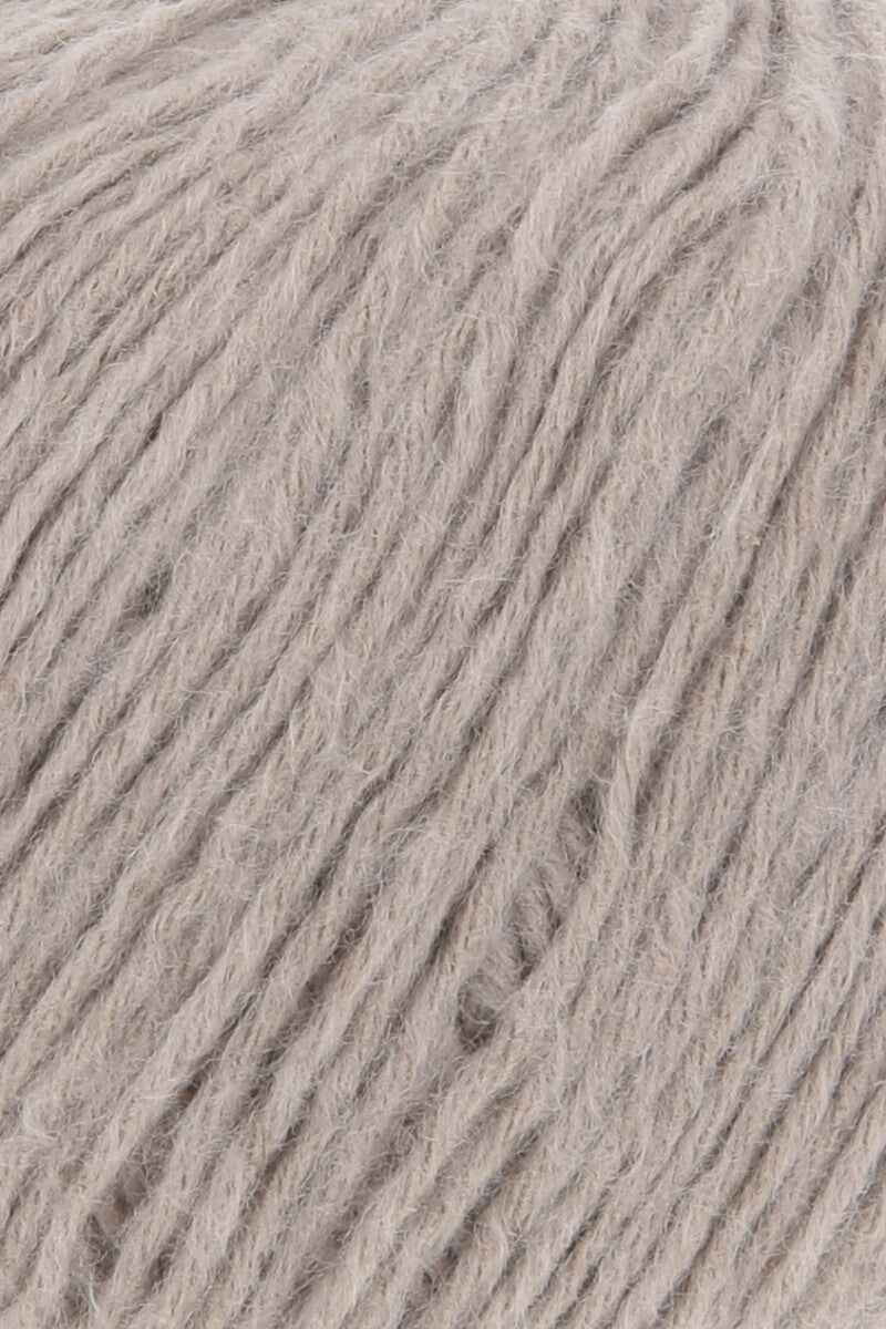 Lang Yarns Whisper – 50g / 125m – Camel (0039) – detail