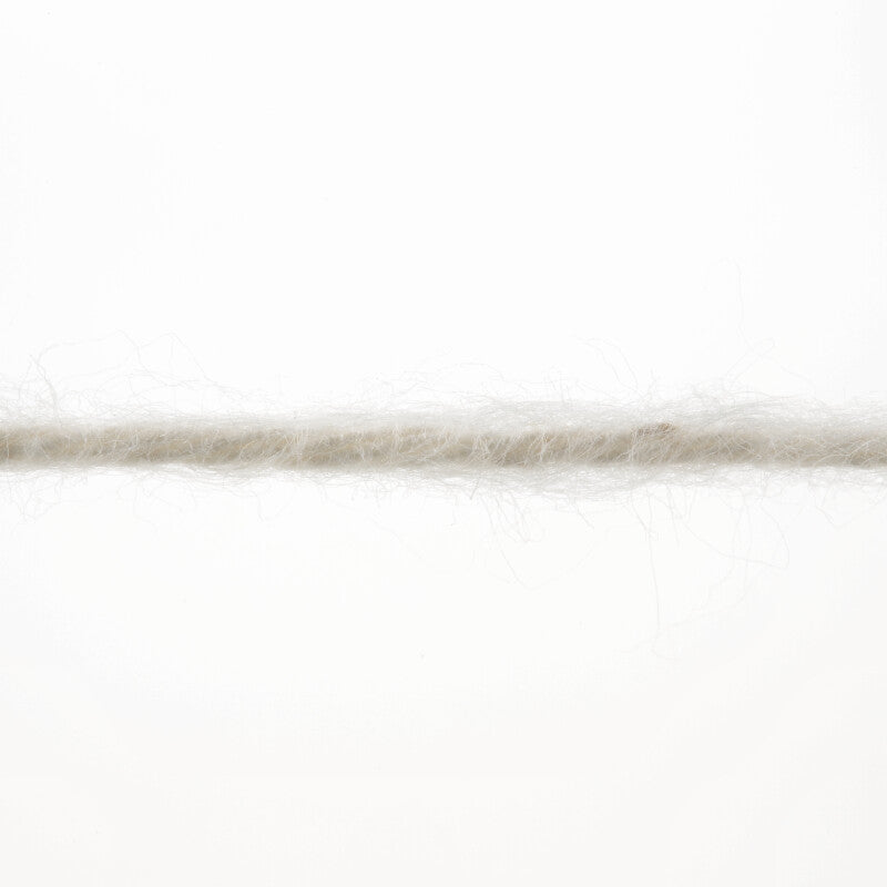 Lang Yarns Whisper – 50g / 125m – Offwhite (0094) – yarn texture