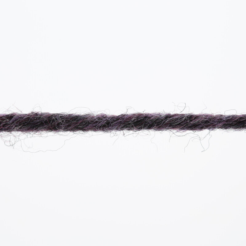 Lang Yarns Merino+ – 50g / 90m – Eggplant Mélange (0380) – yarn texture