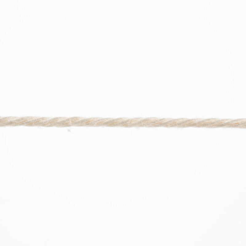 Lang Yarns Quattro – 50g / 120m – Cream (0002) – yarn texture