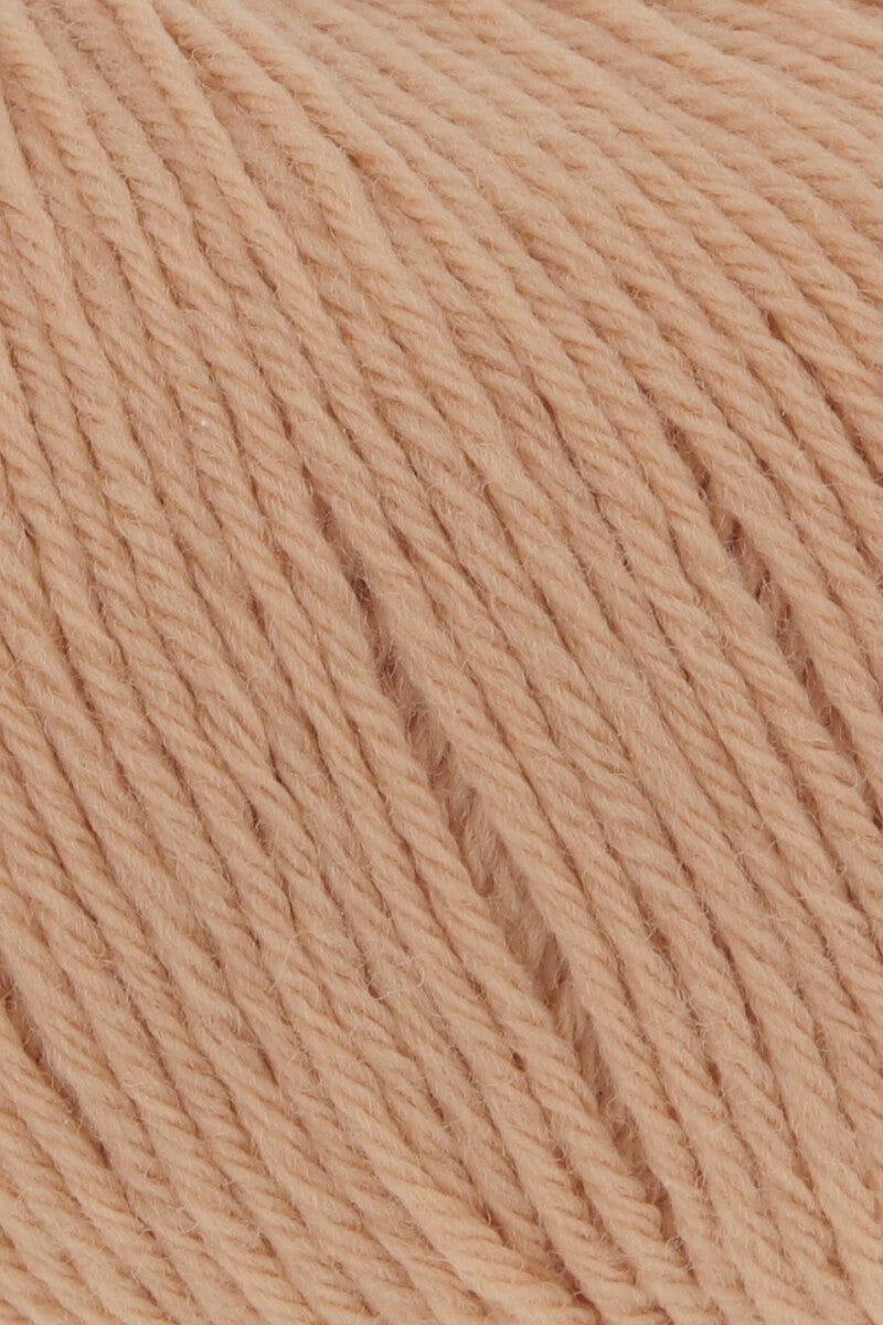 Lang Yarns Merino 200 Bébé Yarn, 203m / 50g – Salmon (0330), yarn texture