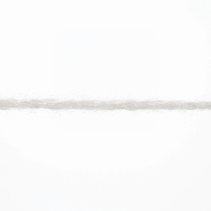 Lang Yarns Cashmere Premium Yarn, 115m / 25g – Offwhite (0002), yarn strand