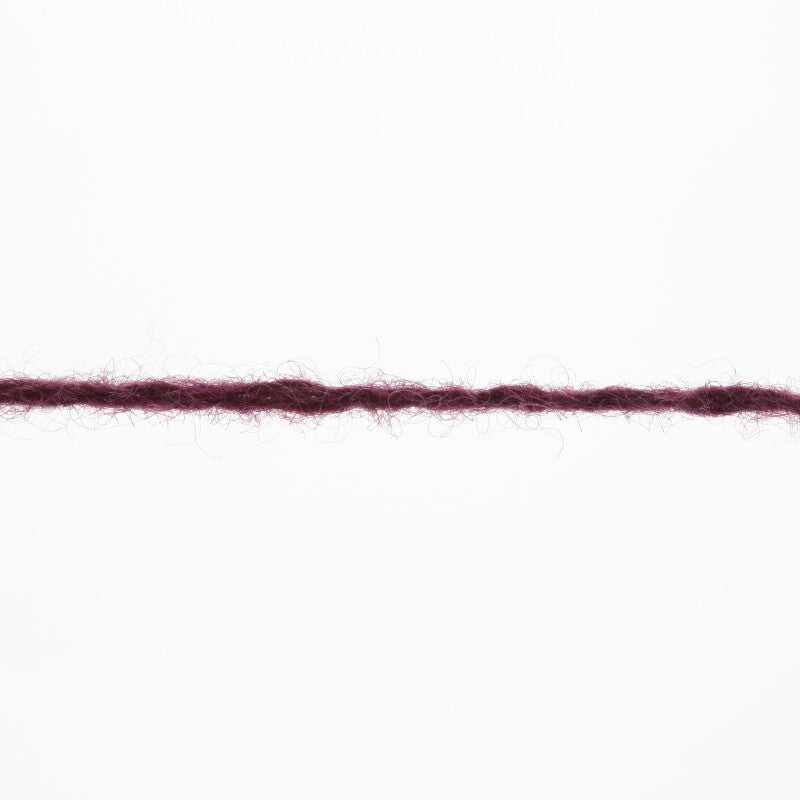 Lang Yarns Cashmere Lace – 25g / 165m – Wine (0062) – yarn texture