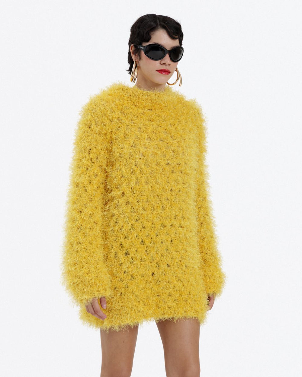 Circulo Natural Luxury Decor - Fluffy  Effect Yarn, 180 m / 280 g - Person wearing a yellow fluffy sweater on a white background