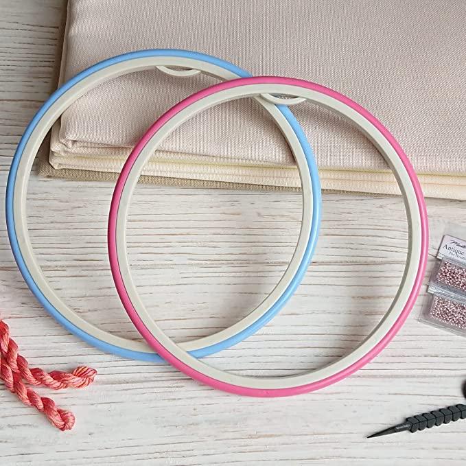 Nurge screwless hoop with rubbery outer edge.